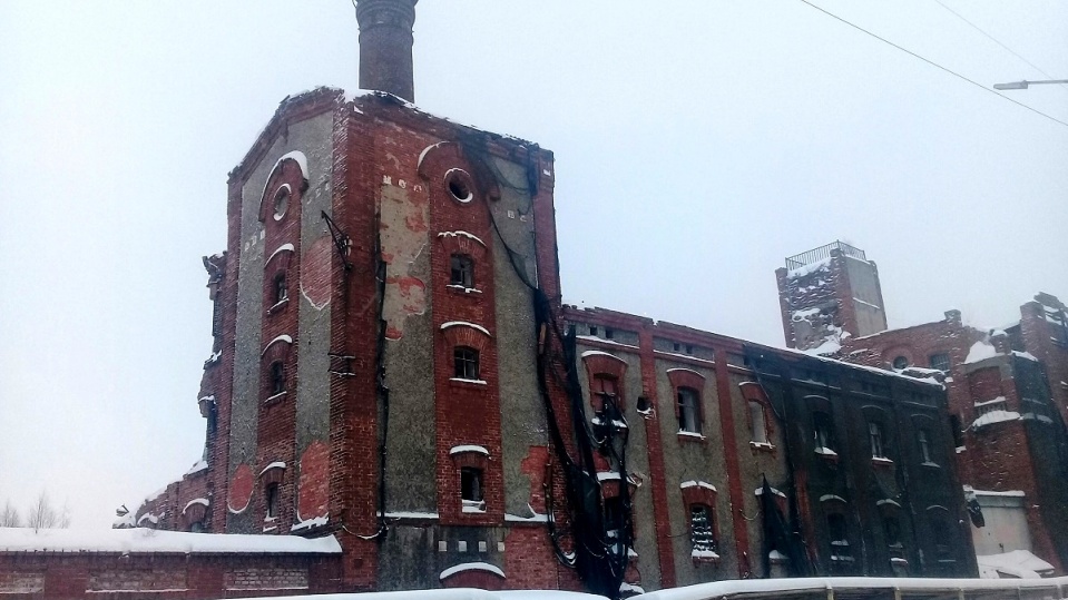 В Архангельске частично разобрали здание пивзавода Суркова