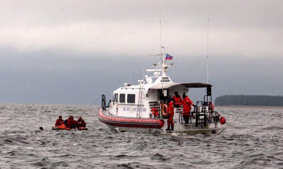  Сегодня в районе острова Мудьюг Приморского района прошли масштабные учения по спасению людей, терпящих бедствие на море