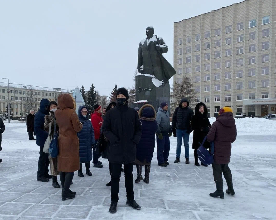 Несогласованная акция протеста против QR-кодов состоялась в Архангельске