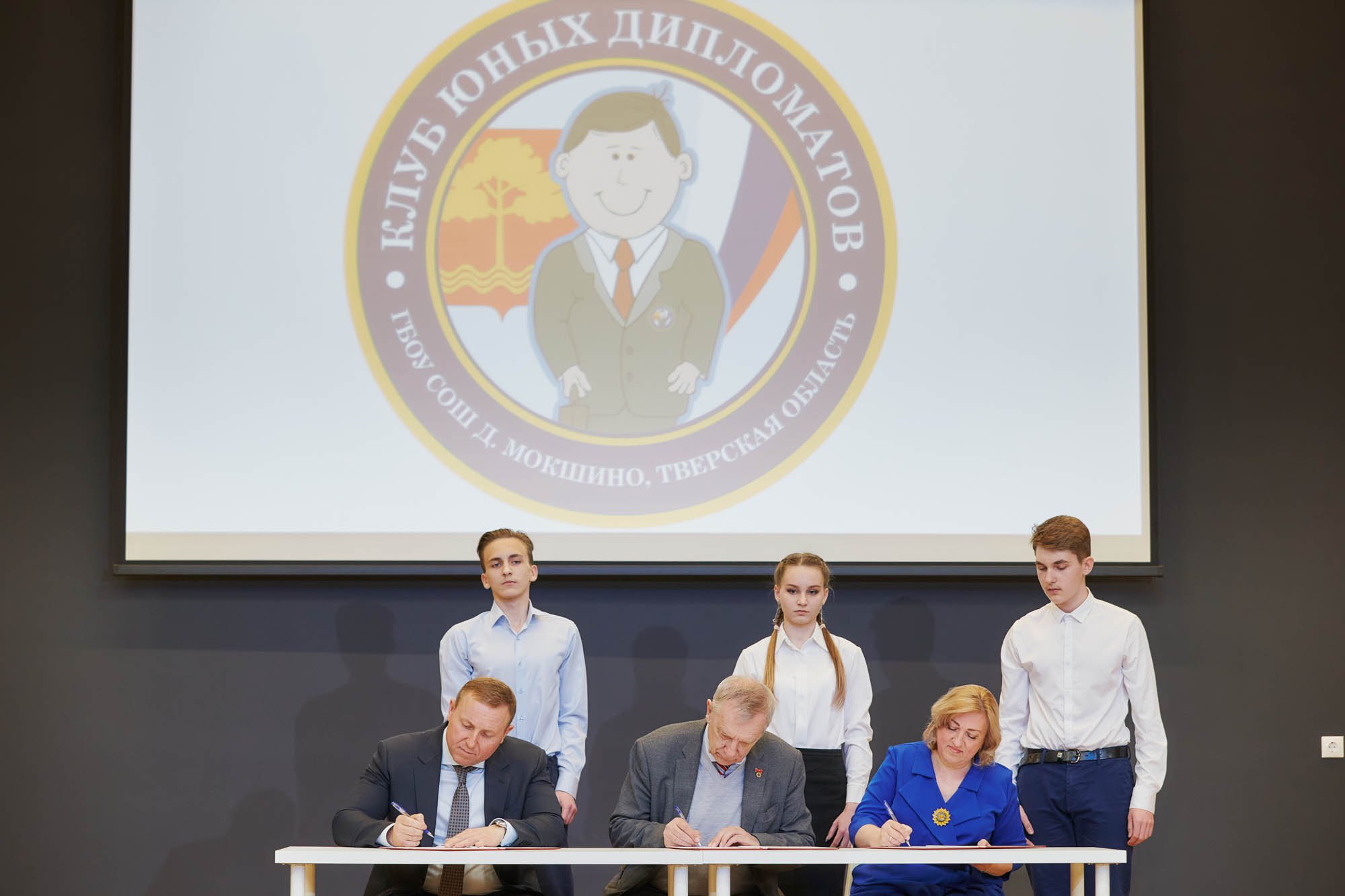 Юрий Коробов: “Школа юных дипломатов” вновь открывает свои двери
