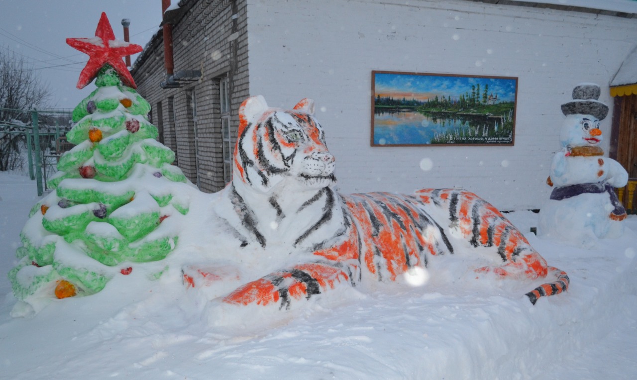 Творчество в колонии: осуждённые в Онеге лепили снежные фигуры
