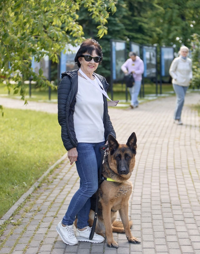 Собака-проводник: незрячие северяне получают помощь и поддержку через реабилитацию